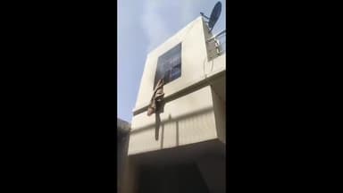 प्रयागराज: बेनीगंज में एक घर में लगी आग घर का सामान हुआ जलकर खाक