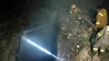 प्रयागराज: मुठ्ठीगंज इलाके के हटिया चौराहे के पास माया प्रेस में लगी भीषण आग