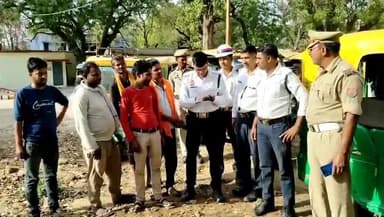 हमीरपुर: मुख्यालय में ट्रैफिक पुलिस ने क्षमता से अधिक सवारी लेकर चलने वाले वाहन चालकों पर की कार्रवाई, अभियान में 12 वाहन किए सीज