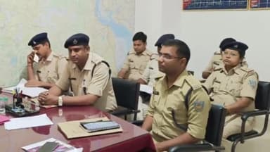 साहिबगंज: अनुमंडल पुलिस पदाधिकारी ने कार्यालय कक्ष में थाना प्रभारियों के साथ की मासिक अपराध नियंत्रण गोष्टी
