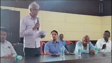 हमीरपुर: हमीरपुर के झलकारी बाई सभागार में मतदाताओं को जागरूक करने हेतु कवि सम्मेलन व मुशायरे का हुआ आयोजन