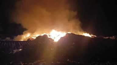 முசிறி: முசிறி நகராட்சி திடக்கழிவு மேலாண்மை கிடங்கில் நள்ளிரவில் திடீர் தீ விபத்து