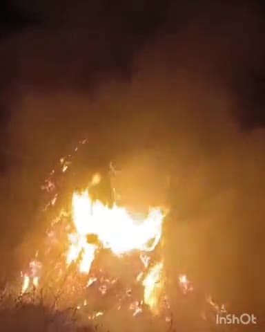 मनेर: टिलहरी गांव के पास खेत में आग लगने से ढाई बीघा गेंहू की फसल जलकर हुआ राख