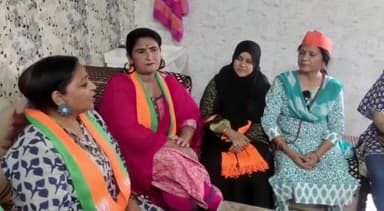 प्रयागराज: लोकसभा सामान्य निर्वाचन में वोट प्रतिशत बढ़ाने के लिए भाजपा महिला मोर्चा द्वारा सिविल लाइंस में की गई बैठक