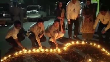 गोलमुरी-सह-जुगसलाई: मतदाता जागरूकता के लिए साकची में डीसी ऑफिस में 750 दीये से बनाया गया भारत का नक्शा, ली गई मतदान की शपथ