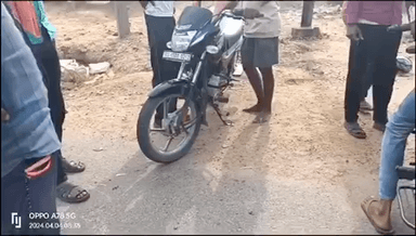 सिंगरौली: ग्राम पंचायत खमरिया के जरही मोड़ पर एक बाइक सवार को पीछे से दूसरे बाइक सवार ने मारी जोरदार टक्कर, दो लोग गंभीर रूप से हुए घायल