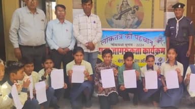 खंडेला: उपखंड क्षेत्र के कई गांवों में मतदाता जागरूकता कार्यक्रम का हुआ आयोजन, छात्रों ने रंगोली बनाकर दिया मतदान का संदेश