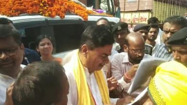 उदवंत नगर: आरा लोकसभा के सांसद प्रत्यासी आर के सिंह से उदवंतनगर के ग्रामीणों ने पूछा कि 10 साल में आपने हमारे क्षेत्र में क्या किया