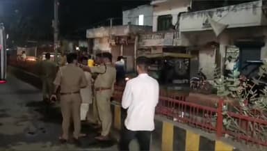 प्रयागराज: मुट्ठीगंज में कई वर्षों से बंद पड़ी माया प्रेस में लगी भीषण आग, फायर ब्रिगेड की 7 गाड़ियों ने आग पर पाया काबू