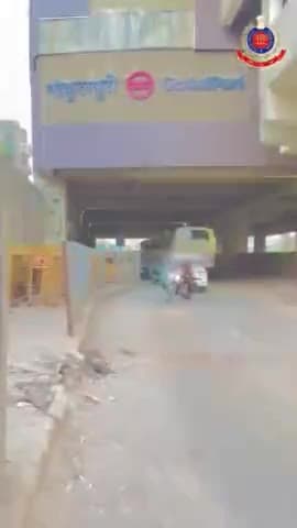 Delhi Police ने गोकुलपुरी मेट्रो स्टेशन के पास छात्राओं के बीच में  Reel बनाने वाले युवक को क्या गिरफ्तार