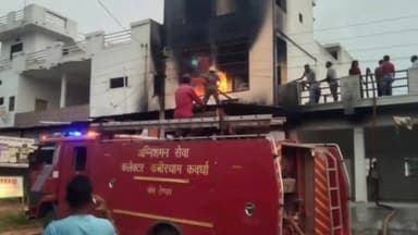 सहसपुर लोहारा: ग्राम बिरोडा की दो मंजिला दुकान में शॉर्ट सर्किट से लगी भीषण आग, लाखों रुपयों का सामान जलकर खाक