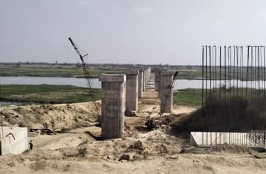 हमीरपुर: मुख्यालय में पुल निर्माण में आएगी तेजी, मिट्टी अभाव में लटकी थी रूफ लांचिंग,खनिज विभाग से मिली मिट्टी भराई की एनओसी