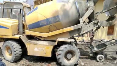 गोटेगांव आजाद वार्ड कलारी मोहल्ला में नई सड़क निर्माण का कार्य जोरो से चल रहा है