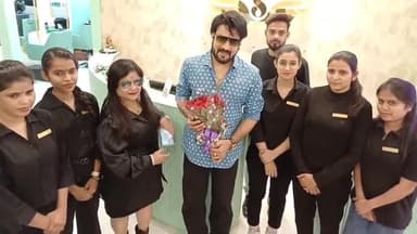 झांसी: फिल्म स्टार गौरव प्रतीक पहुंचे झांसी 48 चेंबर, मीडिया को दी जानकारी