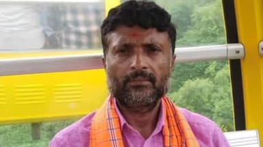 डुमरा: वकालत खाना के पुराने भवन को तोड़ने में अधिवक्ता पर लगा अनियमितता का आरोप, आरोपी की अधिवक्ता संघ की सदस्यता रद्द