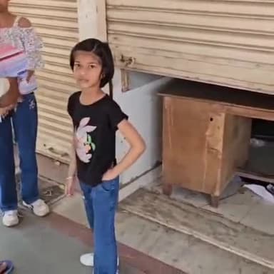 जगाधरी: हुड्डा सेक्टर 18 में स्कूल संचालकों की मनमानी जारी कैश में बेची जारी सभी किताबें कैमरे की नजर पड़ भाग खड़े हुए विक्रेता