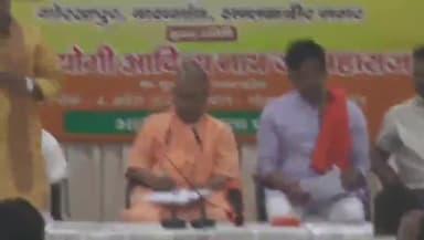 गोरखपुर: सिविल लाइन स्थित गोकुल भवन में लोकसभा संचालन समिति की बैठक में शामिल होने के लिए पहुंचे मुख्यमंत्री योगी आदित्यनाथ