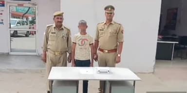 हाथरस: गांव दरकई जाने वाले कच्चे रास्ते से पुलिस ने एक हिस्ट्रीशीटर को किया गिरफ्तार, एक तमंचा व दो जिंदा कारतूस बरामद