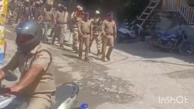 पुरोला: लोक सभा चुनाव के मध्येनजर पुलिस और आईटीबीपी के जवानों ने मोरी बाजार में फ्लैग मार्च किया।