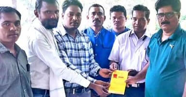 गोमिया: मुरुबंदा स्थित आवास में अध्यक्ष राज्य पिछड़ा वर्ग आयोग सह पूर्व विधायक से मिले ललपनिया के दर्जनों पदाधिकारी