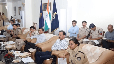 सिंगरौली: लोकसभा निर्वाचन को लेकर बॉर्डर मीटिंग आयोजित, आपसी समजस्य बनाकर अवैध गतिविधि पर करे कड़ी कार्यवाही:- कमिश्नर रीवा