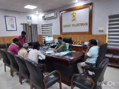 शिवहर: डीएम कार्यालय कक्ष में जनता दरबार का हुआ आयोजन, 12 लोगो की समस्या को सुनकर किया गया समाधान, डीएम पंकज कुमार