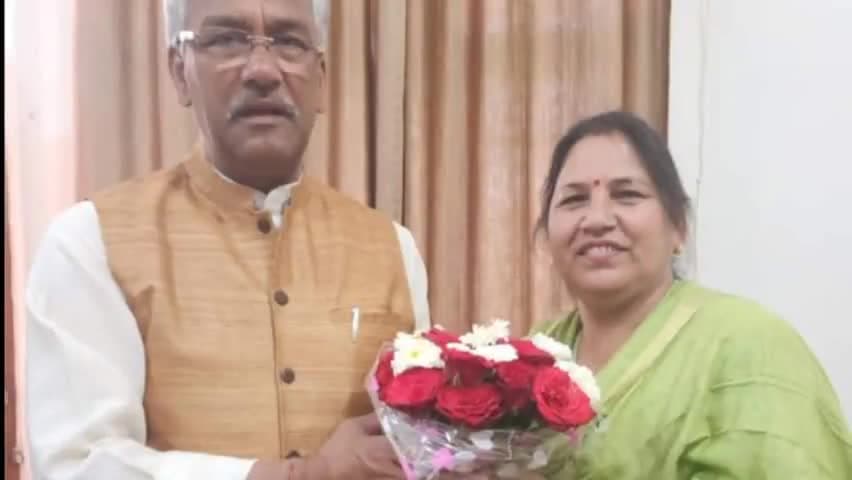 मदननेगी: टिहरी जिला पंचायत अध्यक्ष सोना सजवाण ने पूर्व मुख्यमंत्री त्रिवेंद्र सिंह रावत से हरिद्वार में शिष्टाचार भेंट मुलाकात की