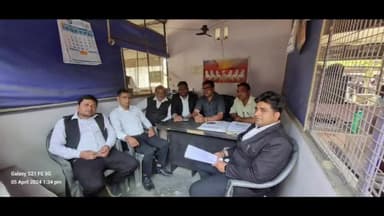 अमरोहा: प्राइवेट स्कूलों व किताब बेचने वाले दुकानदारों के मनमानी करने का आरटीआई के जिला प्रभारी अधिवक्ता मनु शर्मा ने जाता विरोध