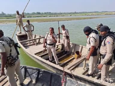 शिवहर: जिले के विभिन्न स्थानों पर छापेमारी अभियान चलाकर 2250 लीटर अर्ध निर्मित शराब को किया गया विनष्ट: एसपी