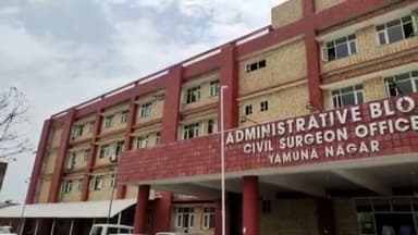 जगाधरी: साढोरा में मिट्टी के नीचे दबे परिवार के सदस्यों की तबीयत बिगड़ने पर यमुनानगर के ट्रॉमा सेंटर में लाया गया, इलाज जारी