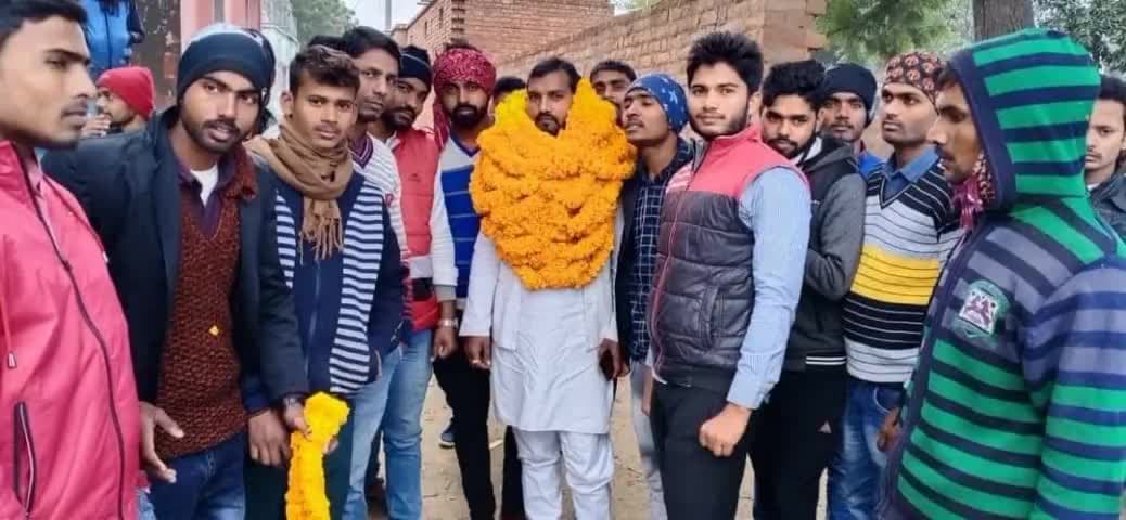 #सिर्फ़_इच्छा_करने_से_कुछ_नहीं #बदलता.... 
 #फैसले_करने_से_थोड़ा_बहुत #बदलाव_आता है...! 
 #पर_मज़बूत_इरादा_और_ठोस #कदम_सब_कुछ_बदल_देते_हैं....!

      #बृजेश_प्रजापति(#प्रदेश_सचिव) INC