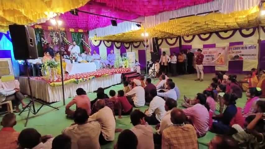 भक्त माता कर्मा जयंती के शुभ अवसर पर ग्राम - तारालिम में सम्मिलित हुआ। 
#bemetaranews #bemetara #mlabemetara #mladipeshsahu