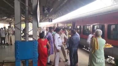 गुना नगर: गर्मी के मौसम को देखते हुए गुना रेलवे स्टेशन पर व्यवस्थाओं का RPF, स्टेशन प्रबंधक और रेलवे अधिकारियों ने किया निरीक्षण