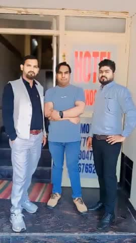 6 #अप्रैल... #गाजियाबाद... बड़े भाई #संजीव_प्रजापति जी से #शिष्टाचार मुलाक़ात

जिंदगी मे सब कुछ आसान लगने लग जाता है
ज़ब भाई कह देता है तू डर मत मै हूँ ना...