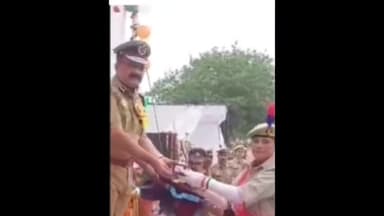 झांसी: झाँसी राजगढ़ स्थित 33वीं PAC सेना के ग्राउंड में 173 आरक्षी सिपाही प्रशिक्षण पूरा होने पर अपर पुलिस महानिदेशक ने दी जानक