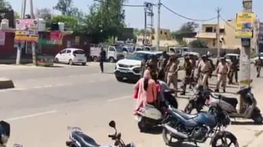 रायपुर रानी: लोकसभा चुनाव के मद्देनजर रायपुर रानी में पुलिस और सेना के जवानों के द्वारा निकाला गया फ्लैग मार्च