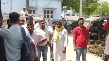 नवादा: ठेकाई मोड़ के समीप तेज रफ्तार ट्रैक्टर की चपेट में आने से किशोर की हुई मौत, शव को पोस्टमार्टम के लिए भेजा गया सदर अस्पताल