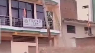 कानपुर: कानपुर नगर निगम ने मोहसिनपुर स्थित नगर निगम इनक्लेव पार्क पर चलाए बुलडोजर, अवैध कब्जा कराया खाली