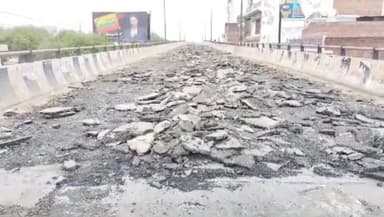 रायबरेली: शहर के गल्ला मंडी स्थित जर्जर फ्लावर ओवर के निर्माण का कार्य हुआ शुरू ब्रिज से गुजरने वाले वाहनों को किया गया डाइवर्ट