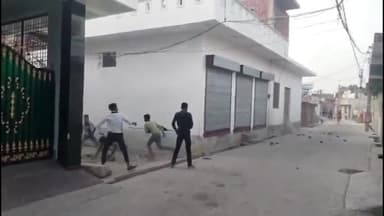 हरदोई: कोतवाली शहर इलाके में दिनदहाड़े हुई फायरिंग और चले ईंट पत्थर, प्रभारी निरीक्षक कर रहे मामले की पड़ताल