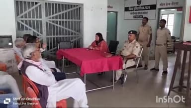 शिवहर: चैती दुर्गा पूजा, छठ और रमजान को लेकर नगर थाना शिवहर में जनप्रतिनिधियों के साथ की गयी शांति समिति की बैठक