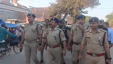 सवायजपुर: पाली कस्बे में हुई दंगा नियंत्रण योजना की रिहर्सल, एसपी ने पुलिसकर्मियों को सिखाए दंगा नियंत्रण के गुर