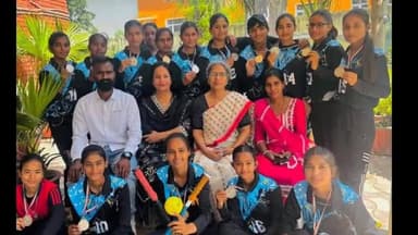 सीवन: अंतर महाविद्यालय सॉफ्टबॉल प्रतियोगिता में चौधरी ईश्वर सिंह कन्या महाविद्यालय फतेहपुर पूंडरी की टीम ने जीता रजत पदक