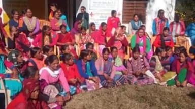 कंडीसौड़: स्वीप के तहत थौलधार और थत्यूड़ में 'प्रति परिवार बारंबार मतदान तक लगातार' के तहत मतदाताओं को शिक्षा विभाग ने दिलाई शपथ