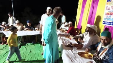 मनेर: महिनावा गांव में समाजसेवी के द्वारा रमजान मुबारक को लेकर दावते इफ्तार का किया गया आयोजन