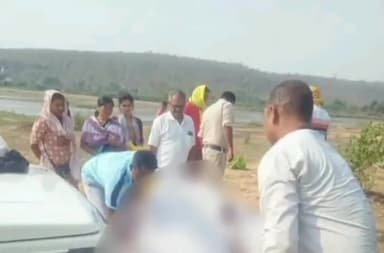 देवभोग: मैनपुर पुलिस ने पेश की मानवता की मिसाल, अर्थी को कंधा देते हुए अनजान महिला का किया अंतिम संस्कार