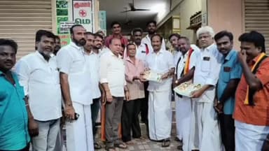 விருத்தாசலம்: விருதாச்சலம் தெப்பக்குளம் பகுதியில் இருந்து ஆலடி சாலை வரை வீடு வீடாக அருண்மொழி தேவன் எம்எல்ஏ தீவிரவாக்கு சேகரிப்பில் ஈடுபட்டார்