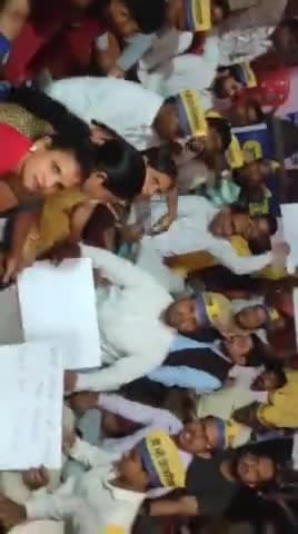 केजरीवाल की गिरफ्तारी के विरोध में AAP का उपवास जनपद फिरोजाबाद की संपूर्ण जिला कमेटी ने उपवास रखकर विरोध जताया
Aam Aadmi