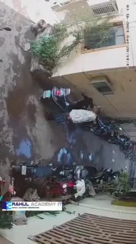 जो भी व्यक्ति #इलेक्ट्रिक_स्कूटर चलाता है कृपया करके पहले यह वीडियो देख ले गर्मी आ गई है #mpnews #indian