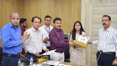 सिंगरौली: ऑनलाइन क्विज़ प्रतियोगिता के द्वितीय चरण के विजेताओं को डीएम और नोडल अधिकारी ने किया पुरस्कृत